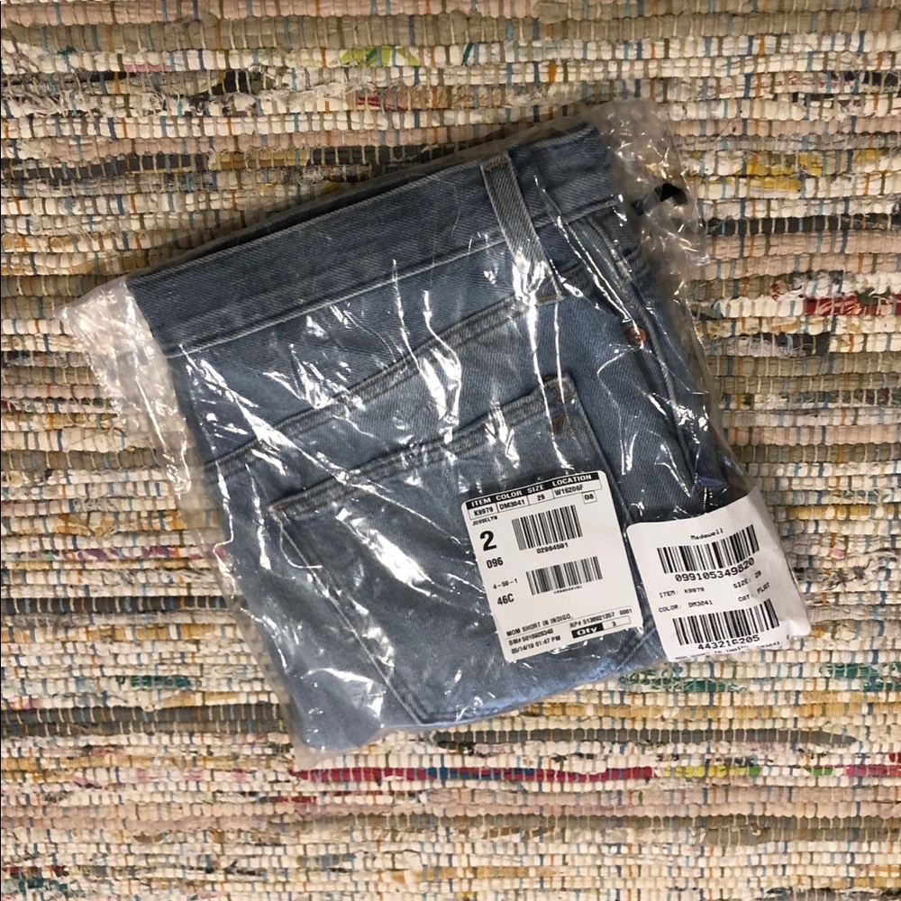 NWT • Madewell • mom jean shorts • size 29